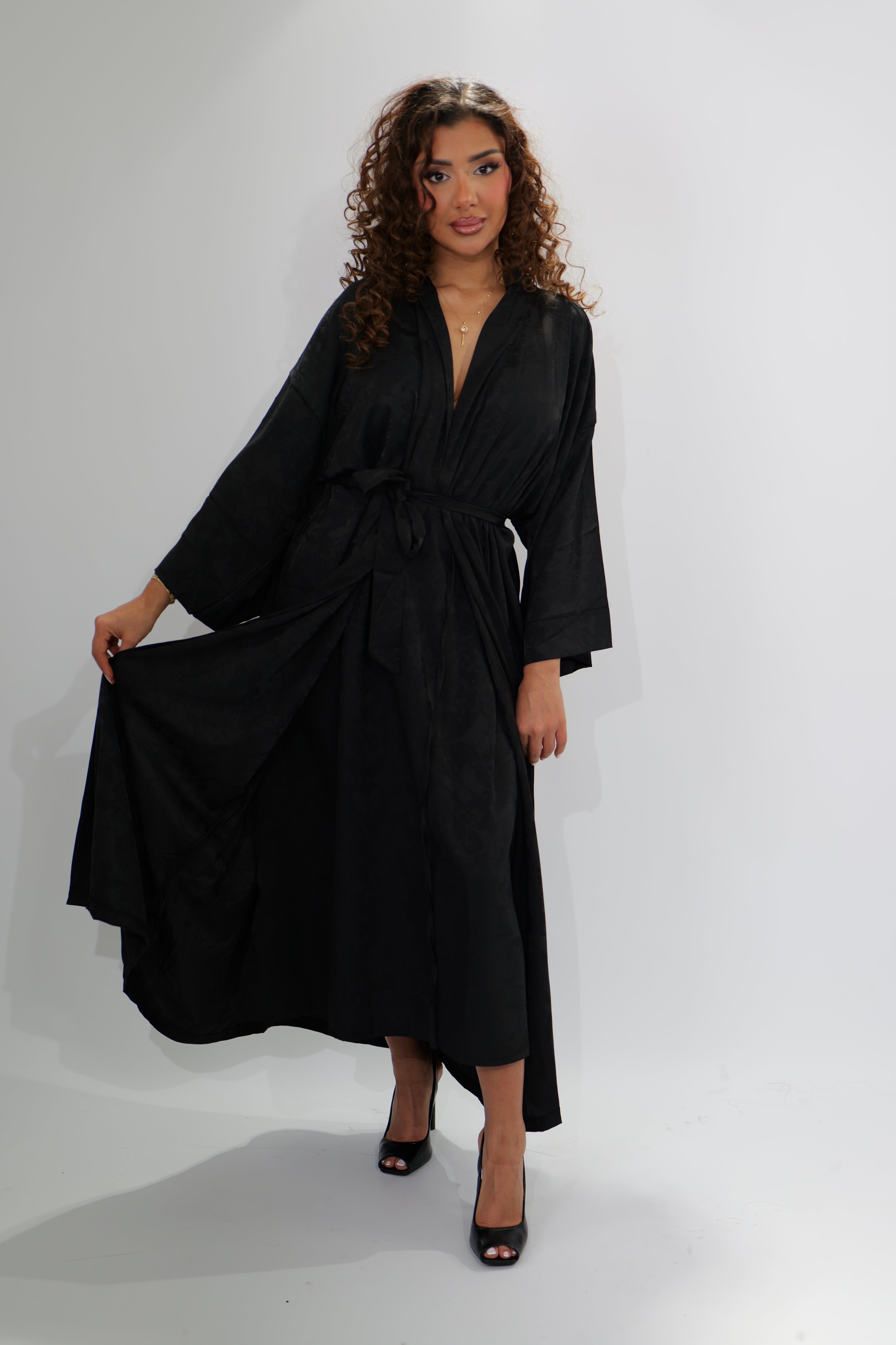 "Soie & Papillons: Ensemble de Nuit Élégant"