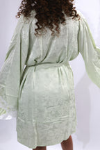 "Soie Papillon: Ensemble Nuit Audacieux & Luxueux"