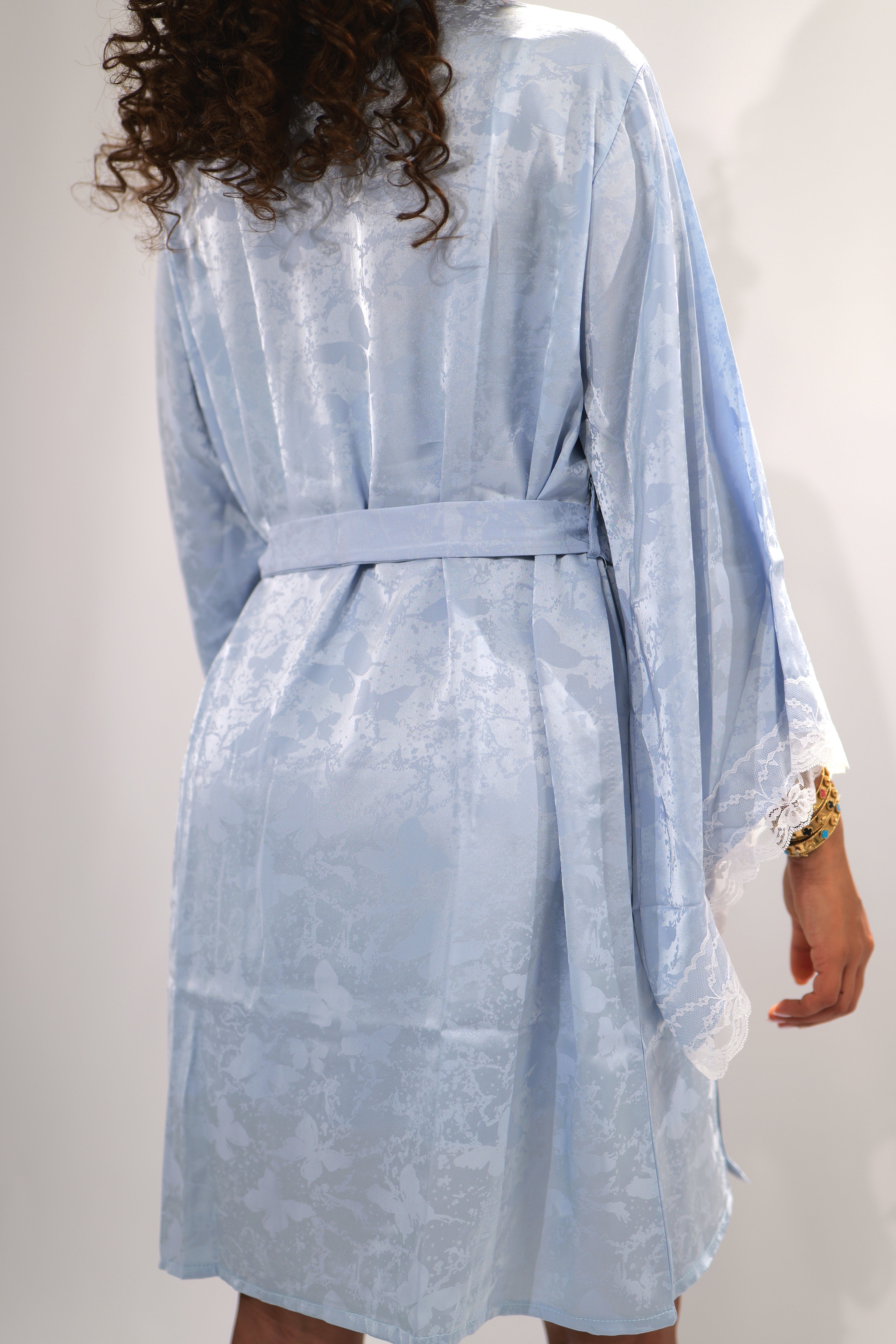 "Soie Papillon: Ensemble Nuit Audacieux & Luxueux"