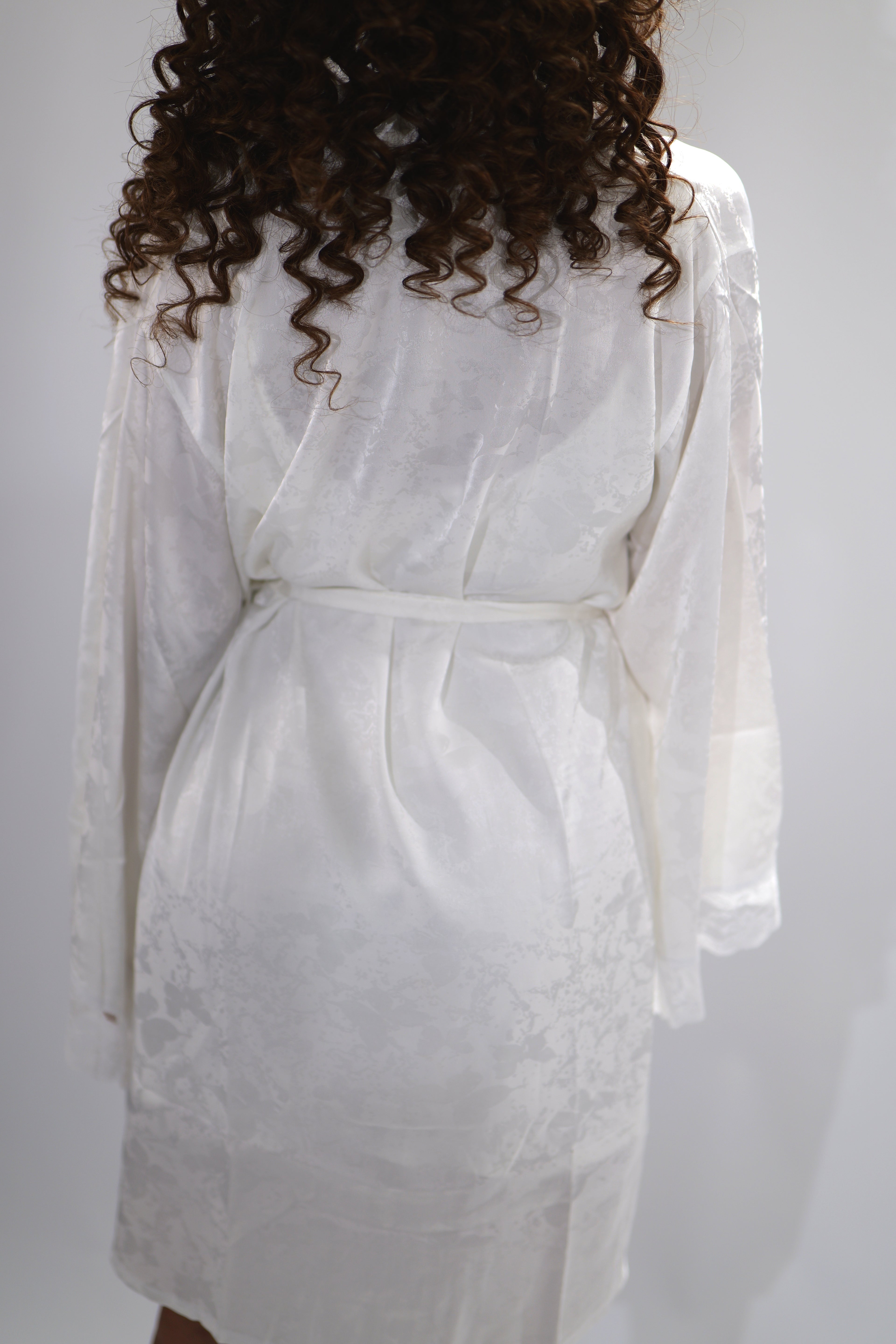"Soie Papillon: Ensemble Nuit Audacieux & Luxueux"